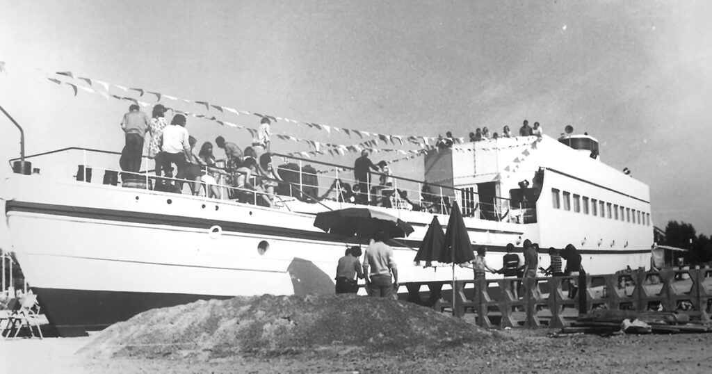 Das Bild zeigt eine Schwarz-Weiß-Aufnahme der MS-Frieda.